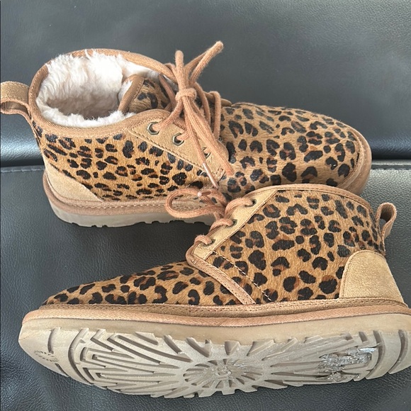Leopard Print Uggs - Picture 1 of 4